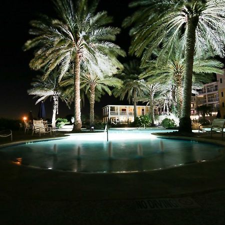 Suits Us Galveston Luaran gambar